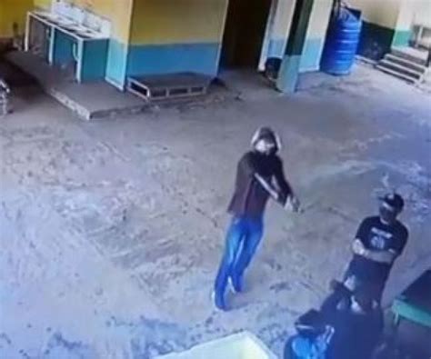 portal zacarias vazou|VÍDEOS: Imagens fortes mostram Lázaro morto com  .